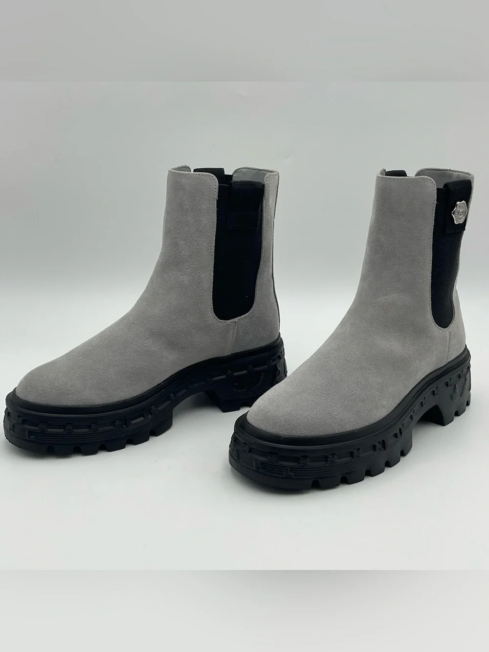 Karl Lagerfeld Paris SZ 8.5M Women Londyn Grey Suede Lug Sole Boot  MSRP $179